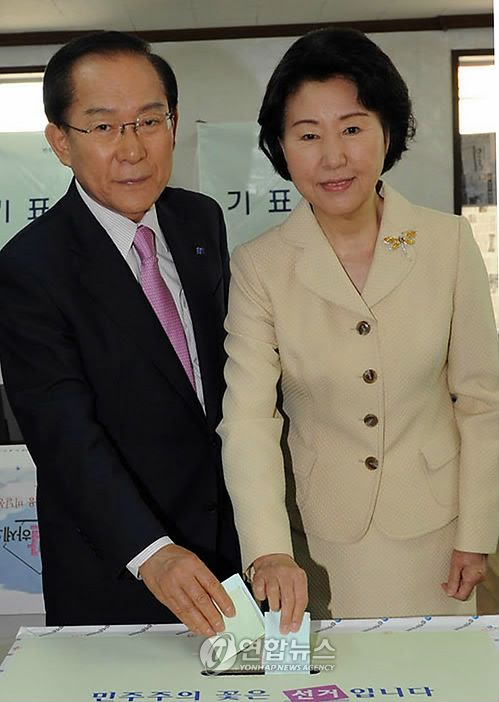 투표하는 이회창 대표