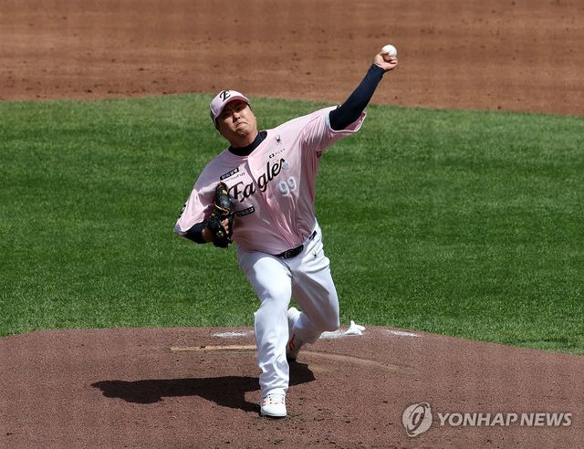 역투하는 류현진