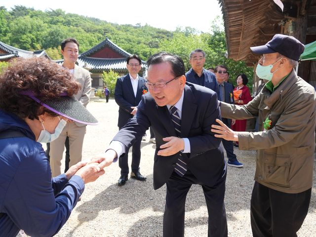 동화사 찾은 김부겸 대구시장 후보