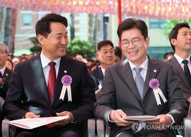 대화하는 정원오 후보와 오세훈 후보