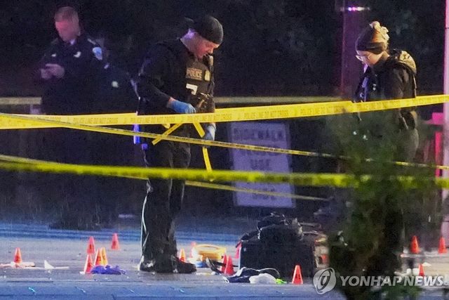 백악관 인근 총격 현장 조사 중인 미국 비밀경호국과 경찰