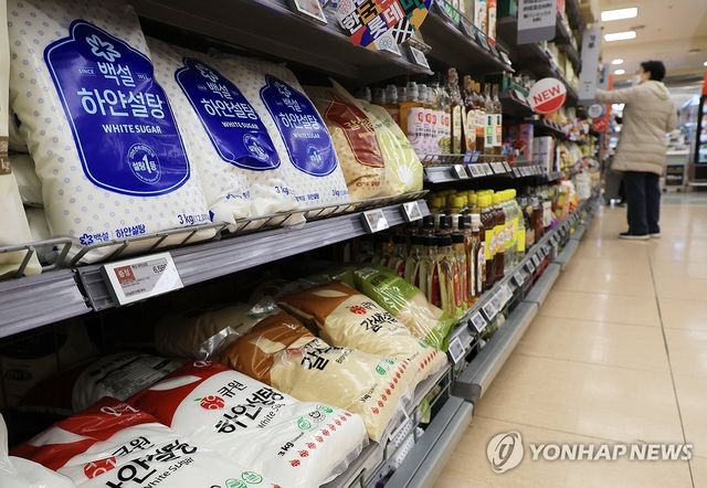 지난 2월 12일 서울시내 한 대형마트에 설탕이 진열되어 있다. [연합뉴스 자료사진. 재판매 및 DB 금지] ※ 사진과 기사는 관련 없음