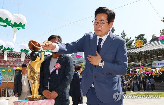 관불의식 하는 박찬대 후보