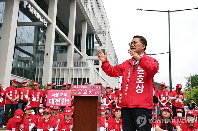 발언하는 윤호상 서울시교육감 후보