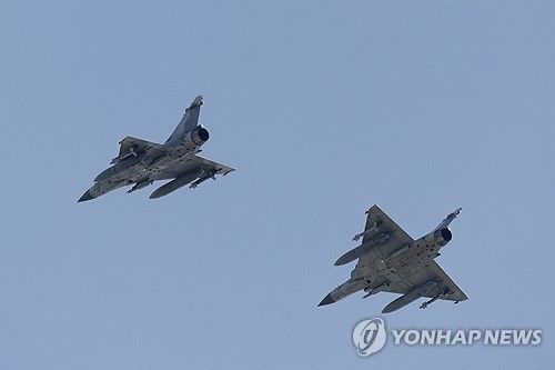 훈련하는 대만 전투기들