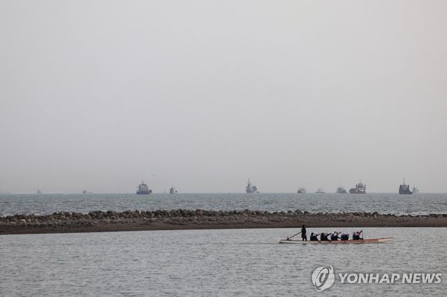 이란 반다르아바스 해변에서 바라본 호르무즈 해협