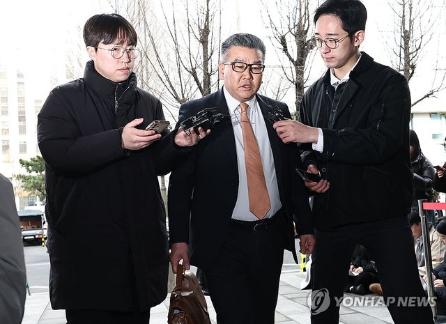 '서해피격 기밀누설' 유병호 감사위원 경찰 출석