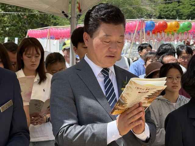 법주사 방문한 신용한 충북지사 후보 