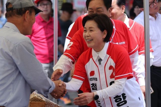 전통시장 방문한 양향자 후보