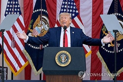 미국 현충일인 메모리얼데이 기념식에서 연설하는 도널드 트럼프 미 대통령