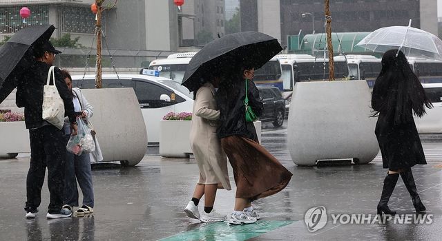 강하고 많은 비…돌풍·천둥 유의