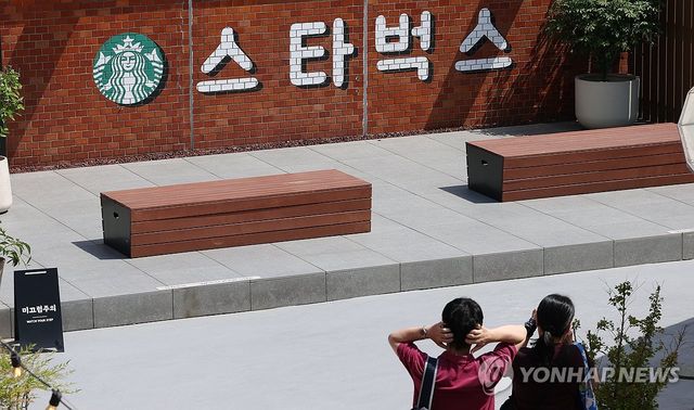 정부, 스타벅스 과거 '총리 표창' 취소 검토