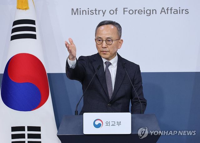 질문 받는 박일 외교부 대변인