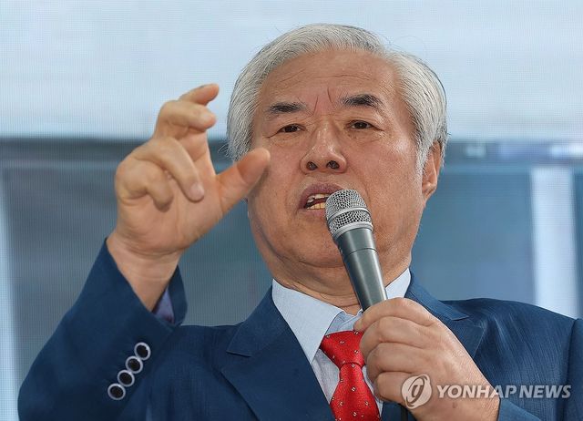기자회견 발언하는 전광훈 목사