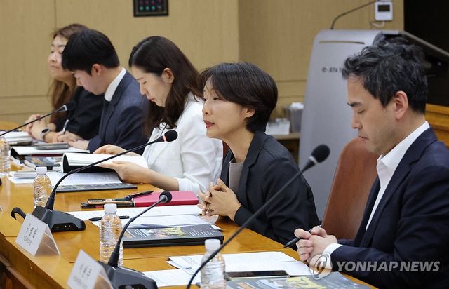 인사말 하는 정의혜 외교부 차관보