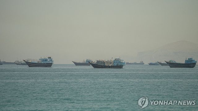 호르무즈 해협에 정박 중인 선박들