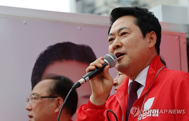 금남시장 찾아 지지 호소하는 장동혁 상임선대위원장