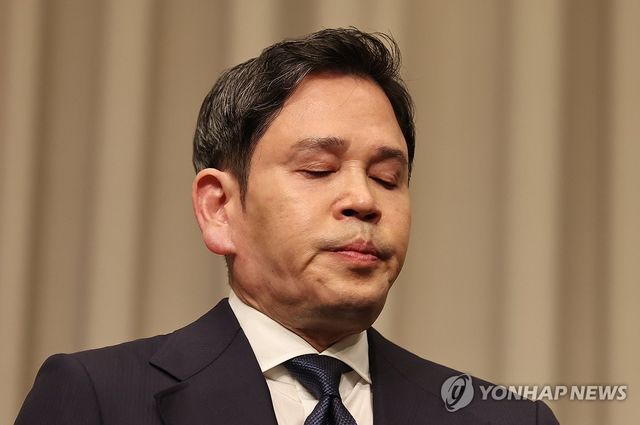 굳은 표정의 정용진 회장