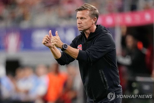 제시 마쉬 캐나다 축구대표팀 감독.