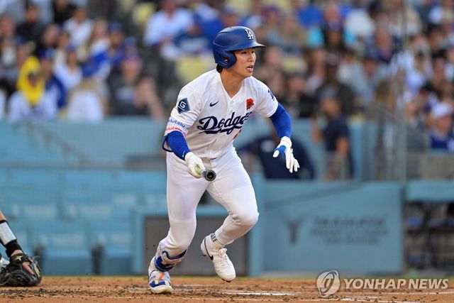 3회 우전 안타를 친 김혜성 