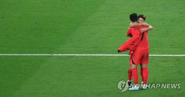 역전골 넣는 황희찬