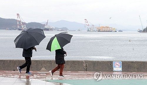 비 내리는 창원