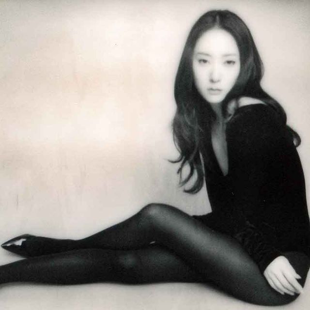 가수 겸 배우 크리스탈 새 싱글 'PWLT' 이미지