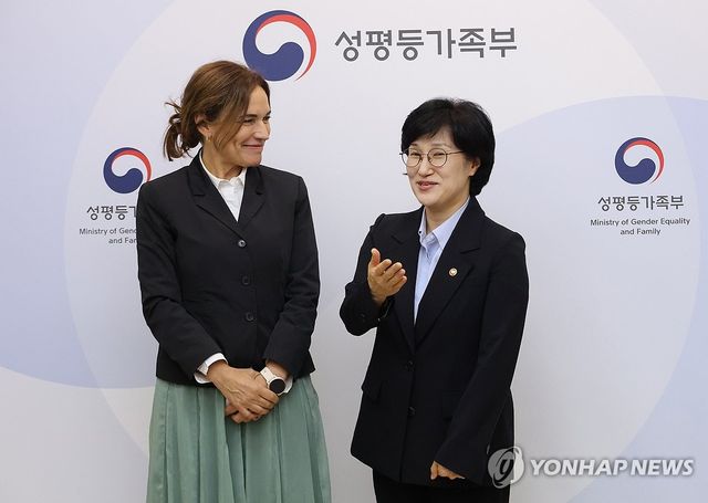 유럽의회 여성인권성평등위원장 만난 원민경 장관