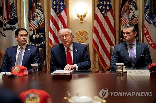 내각회의 주재하는 도널드 트럼프 미국 대통령