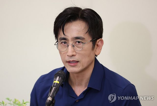 질문에 답하는 차인표