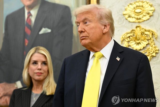 도널드 트럼프 대통령과 팸 본디 전 법무장관