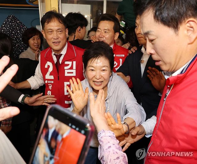 울산 신정시장 찾은 박근혜 전 대통령