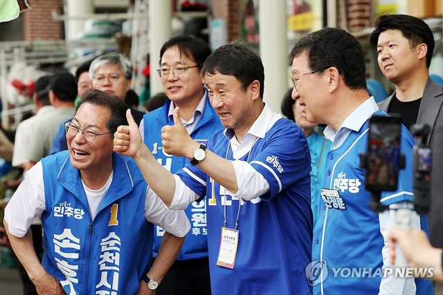 순천시민에 지지 호소하는 한병도 위원장