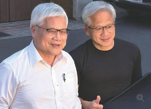 웨이저자 TSMC 회장(좌)과 젠슨 황 엔비디아 최고경영자(CEO)