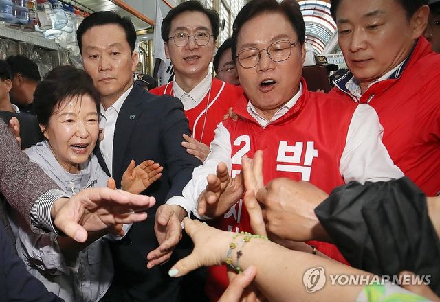 민심 잡는 박근혜 전 대통령