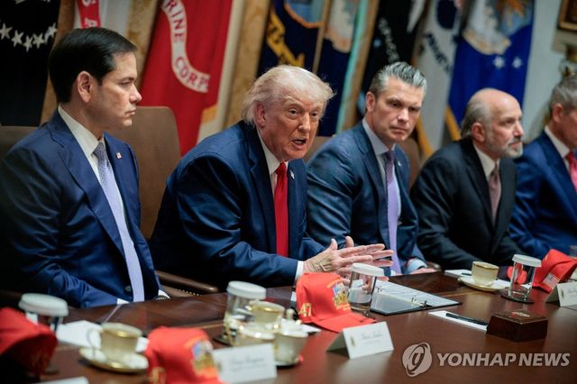 내각회의 발언하는 트럼프 미국 대통령