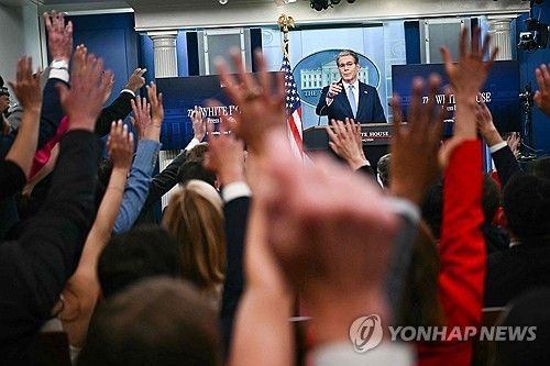 백악관서 브리핑하는 스콧 베선트 재무장관