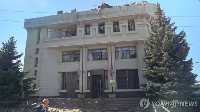 드론 공격으로 파괴된 러시아 중앙은행 세바스토폴 지점