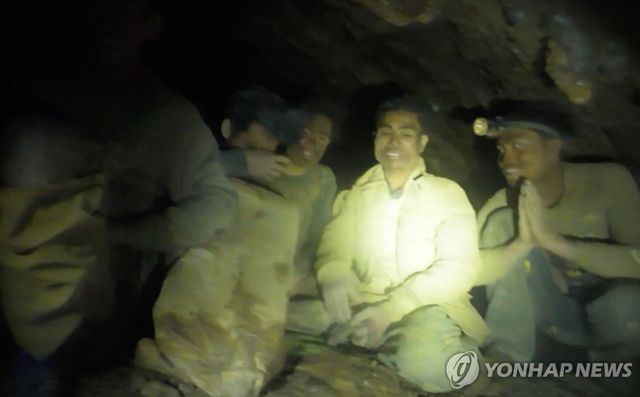 폭우로 침수된 라오스 동굴서 실종 5명, 8일 만에 생존 확인