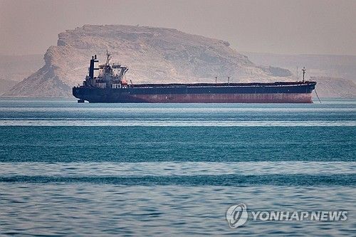 이란 반다르아바스 해안 호르무즈 해협에 정박 중인 화물선
