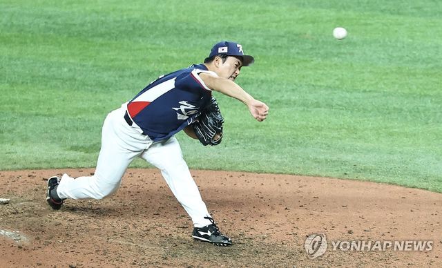 역투하는 한국 고우석