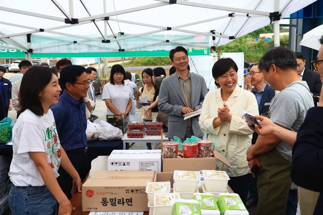 농어촌 기본소득 시범 사업지인 전북 순창군 찾은 농식품부 송미령 장관