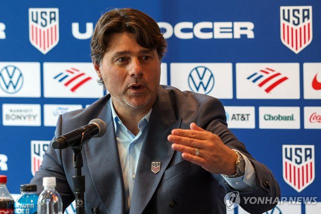 기자회견 하는 포체티노 미국 축구대표팀 감독.