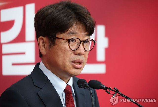 평택을 보수 단일화 관련 회견하는 유의동 후보