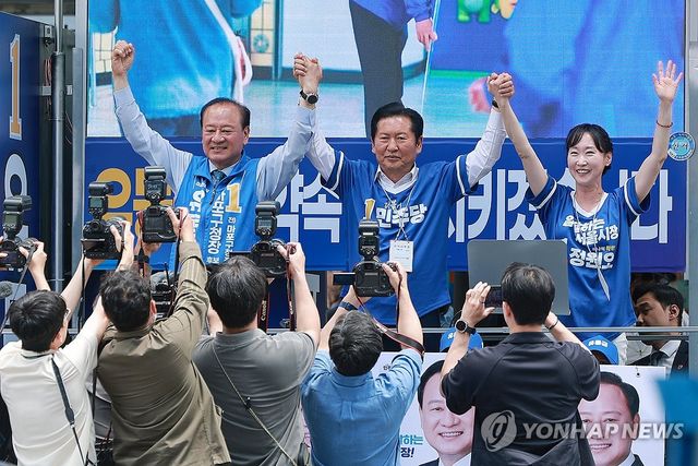 유동균 마포구청장 후보 지지 호소하는 정청래 위원장