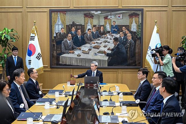 의사봉 두드리는 신현송 한국은행 총재