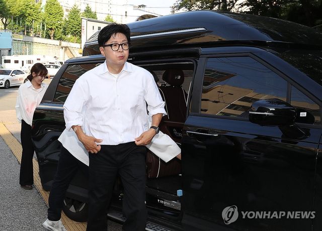 사전투표소 도착한 한동훈