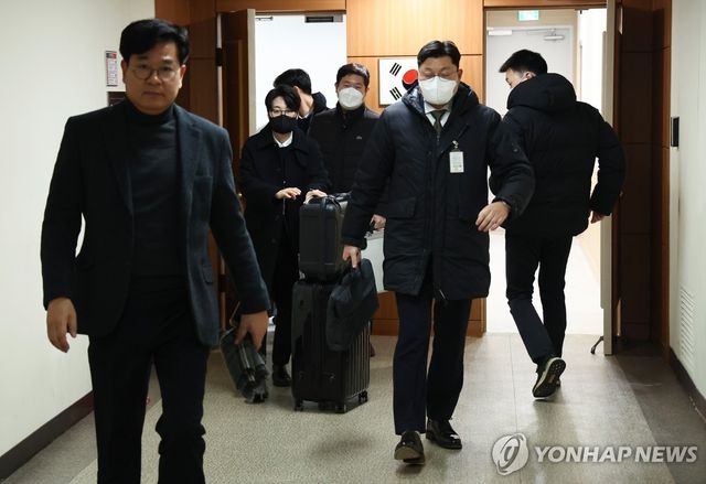 경찰, 이상민 전 장관 서울 집무실 압수수색 종료