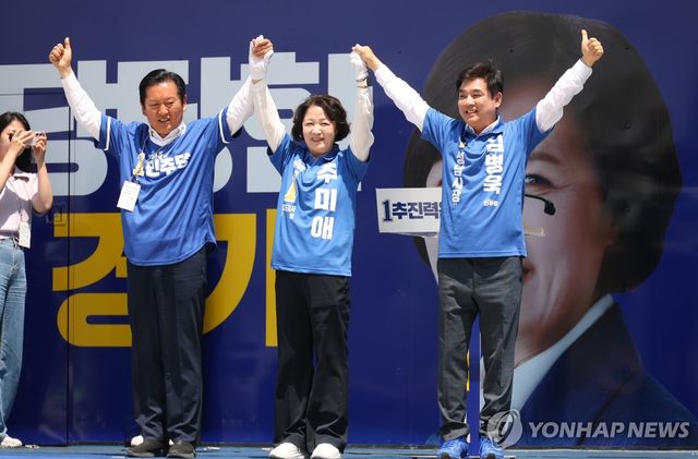 지지 호소하는 더불어민주당 정청래 총괄상임선대위원장
