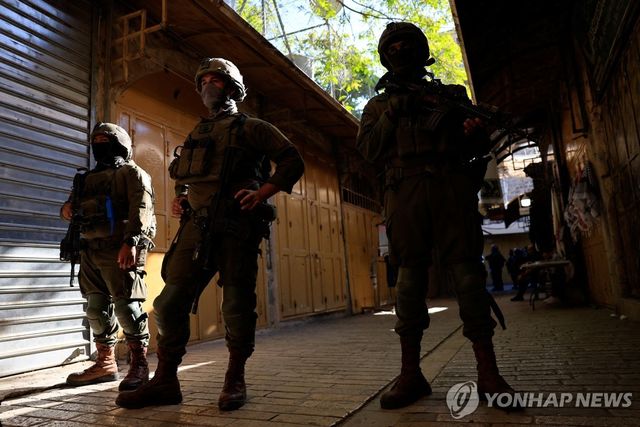 요르단강 서안지구 점령지를 순찰하는 이스라엘 군인들